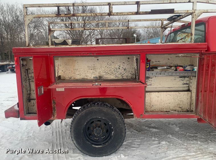 image for item LI9064 1999 Ford F250 Super Duty  utility bed pickup truck