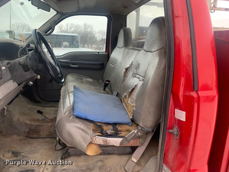 image for item LI9064 1999 Ford F250 Super Duty  utility bed pickup truck