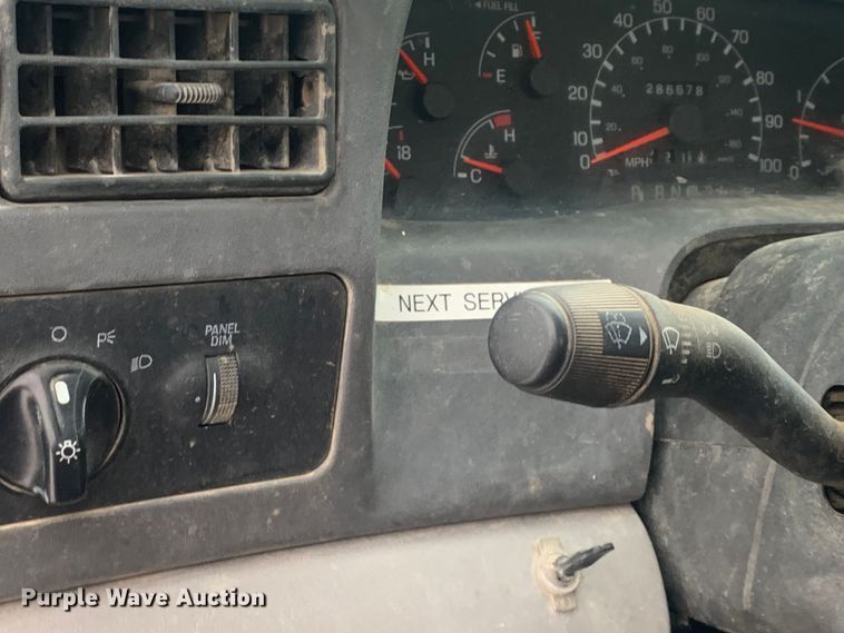 image for item LI9064 1999 Ford F250 Super Duty  utility bed pickup truck