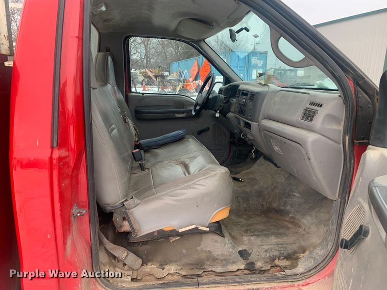 image for item LI9064 1999 Ford F250 Super Duty  utility bed pickup truck