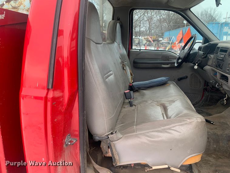 image for item LI9064 1999 Ford F250 Super Duty  utility bed pickup truck