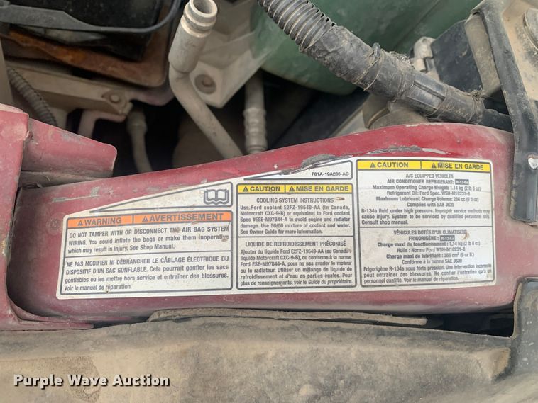 image for item LI9064 1999 Ford F250 Super Duty  utility bed pickup truck