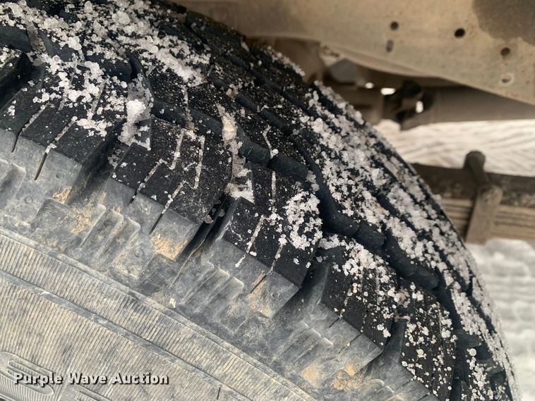 image for item LI9064 1999 Ford F250 Super Duty  utility bed pickup truck