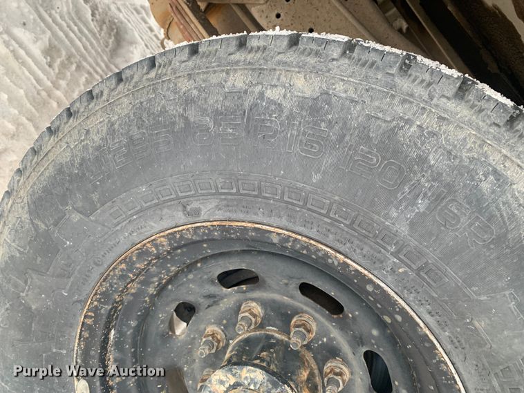 image for item LI9064 1999 Ford F250 Super Duty  utility bed pickup truck