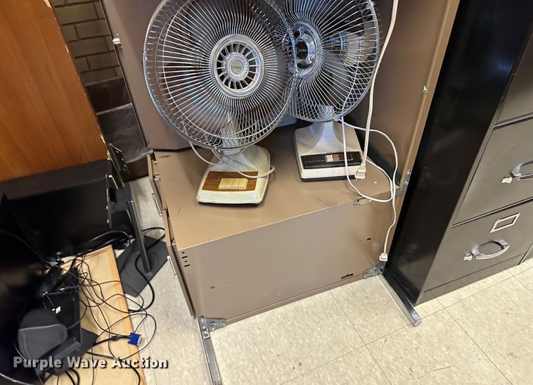 image for item LT9398 Office furniture