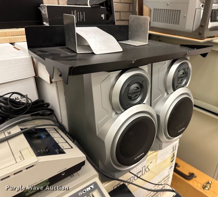 image for item LT9399 Office furniture