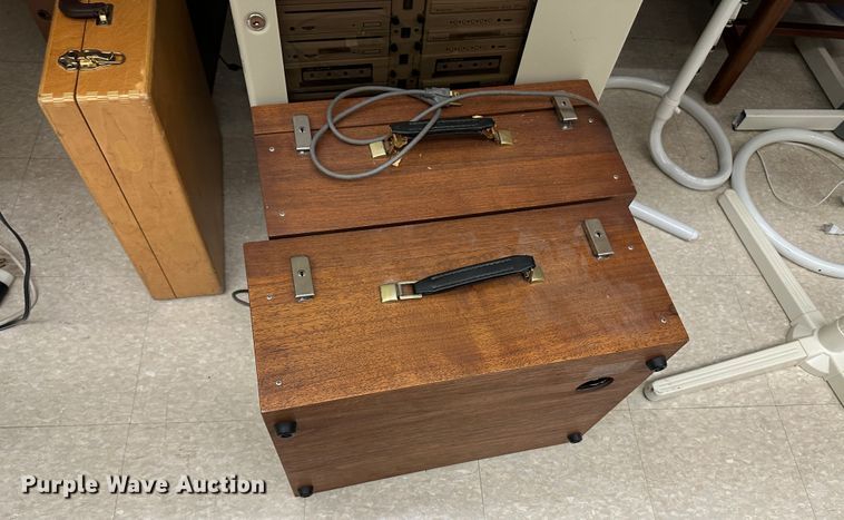 image for item LT9399 Office furniture