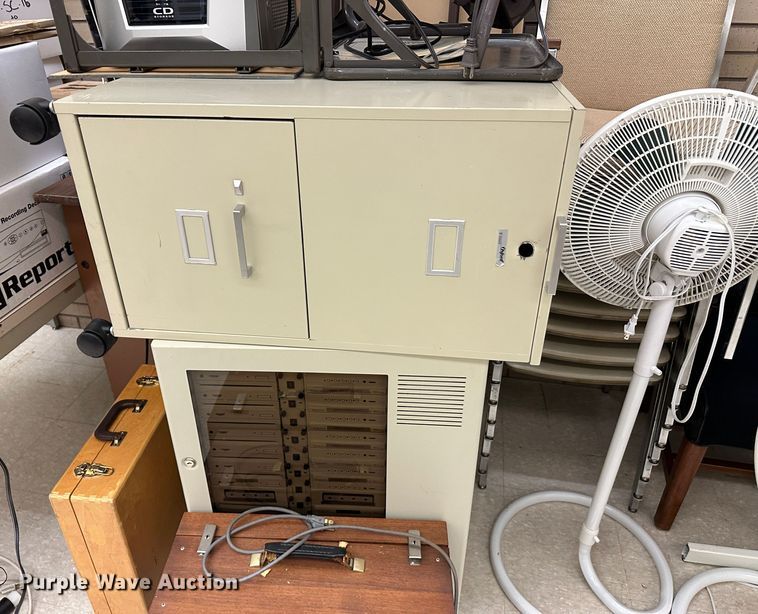 image for item LT9399 Office furniture