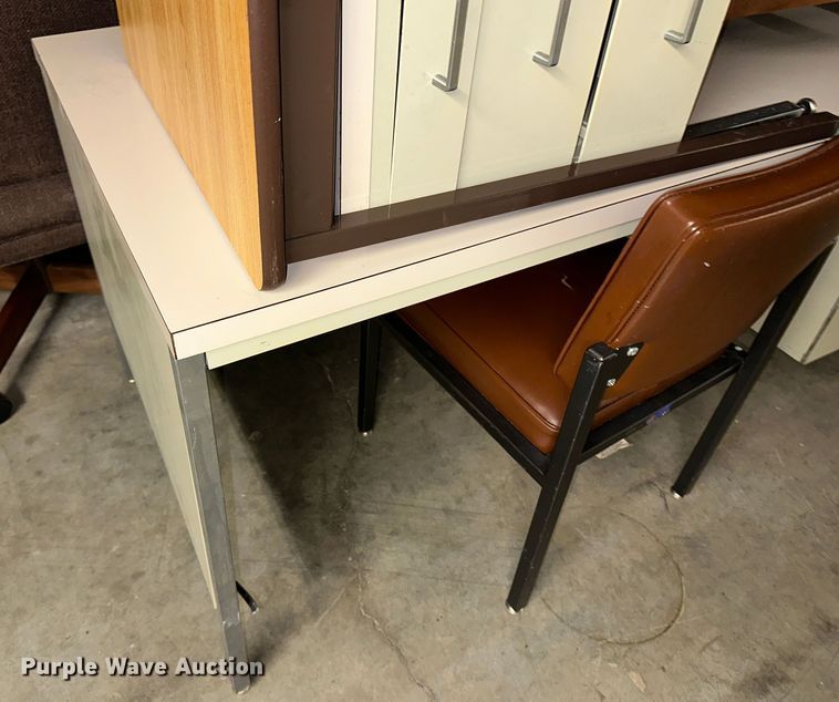 image for item LT9400 Office furntiure