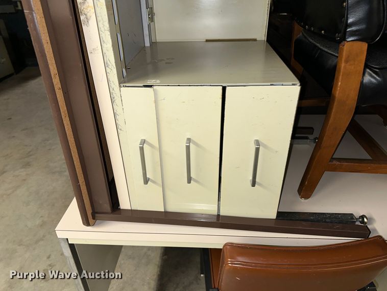 image for item LT9400 Office furntiure