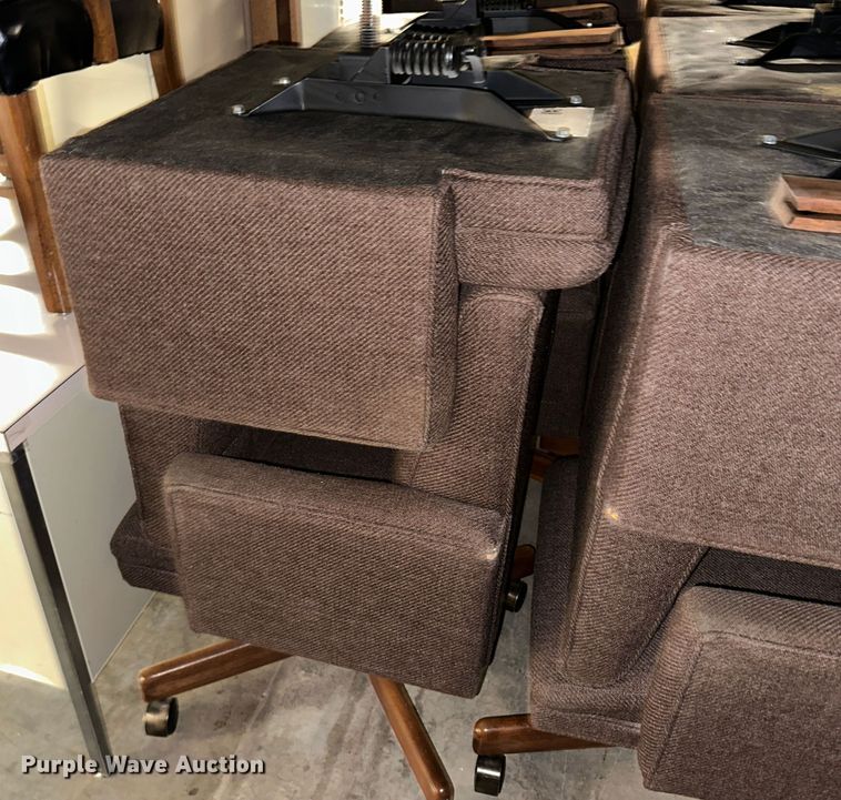 image for item LT9400 Office furntiure