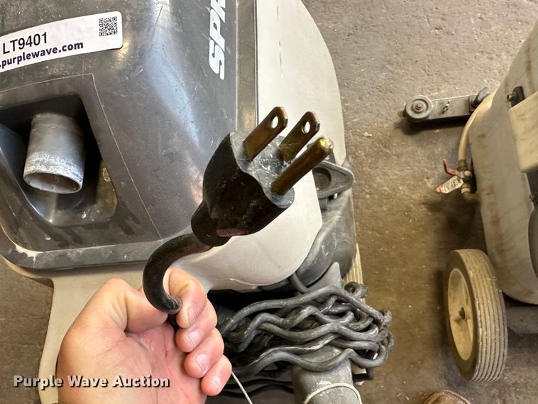 image for item LT9401 (2) vacuums