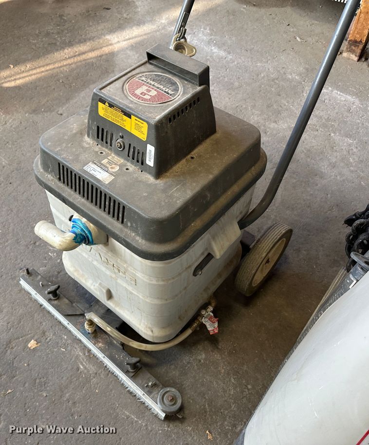 image for item LT9401 (2) vacuums