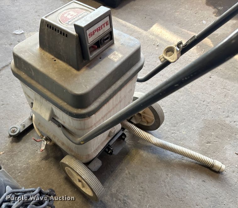 image for item LT9401 (2) vacuums