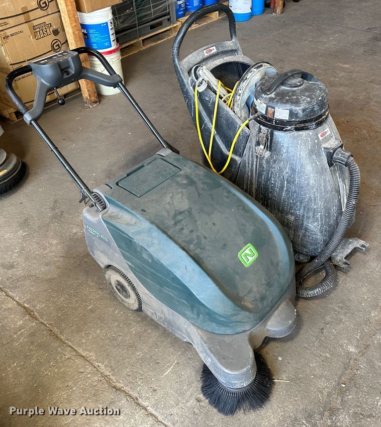 image for item LT9402 (2) floor cleaners