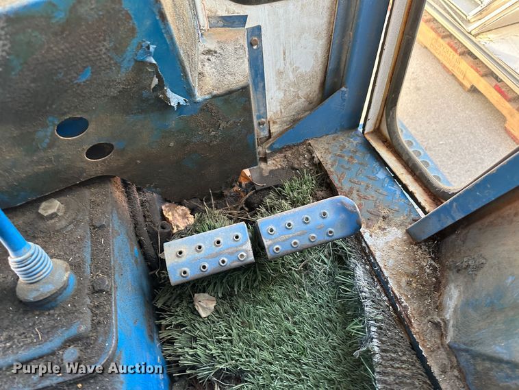 image for item LT9404 1973 Ford 3000  tractor