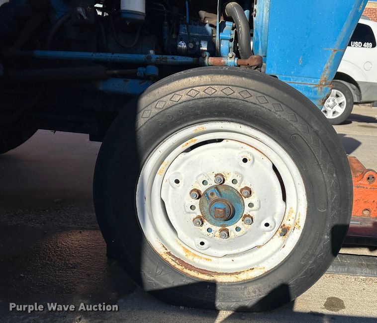 image for item LT9404 1973 Ford 3000  tractor