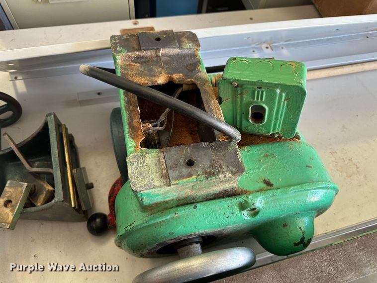 image for item LT9410 Oliver  wood lathe