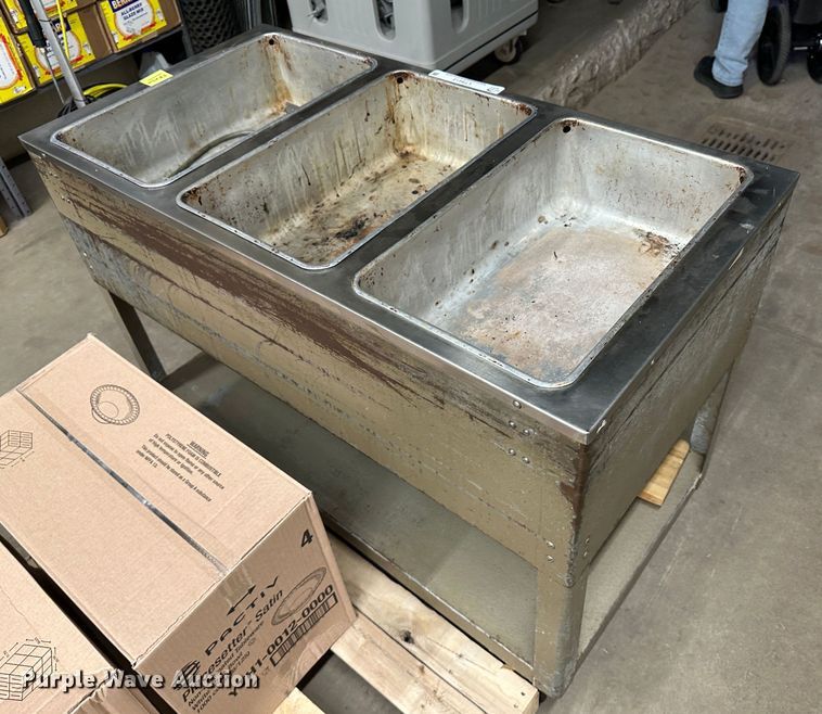 image for item LT9413 Duke  three well food warmer