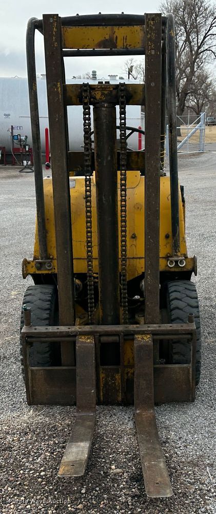 image for item LT9420 Towmotor 501P  forklift