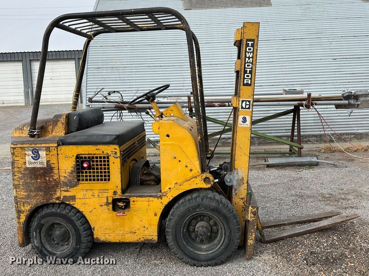 image for item LT9420 Towmotor 501P  forklift