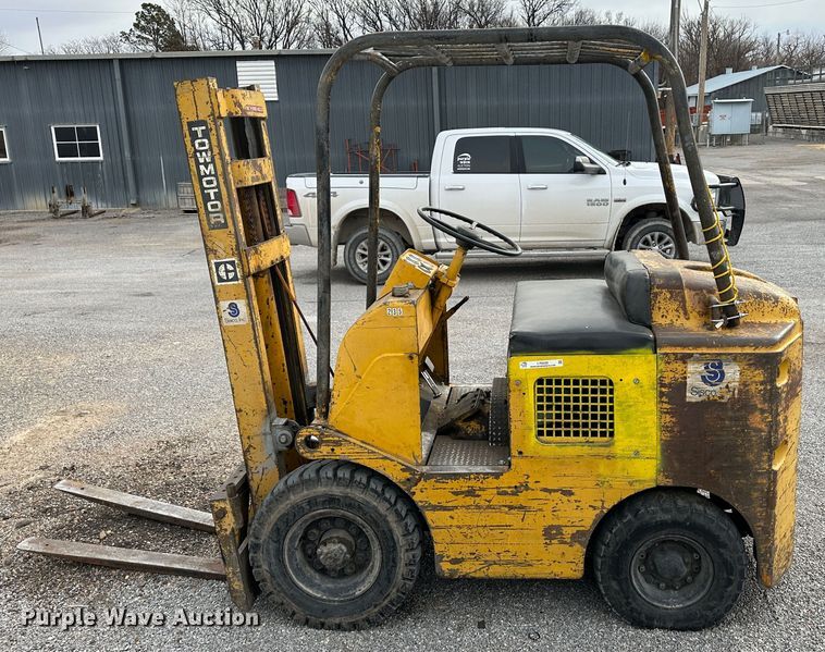 image for item LT9420 Towmotor 501P  forklift