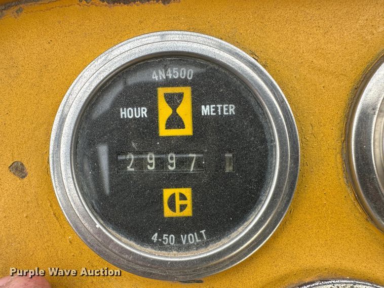 image for item LT9420 Towmotor 501P  forklift