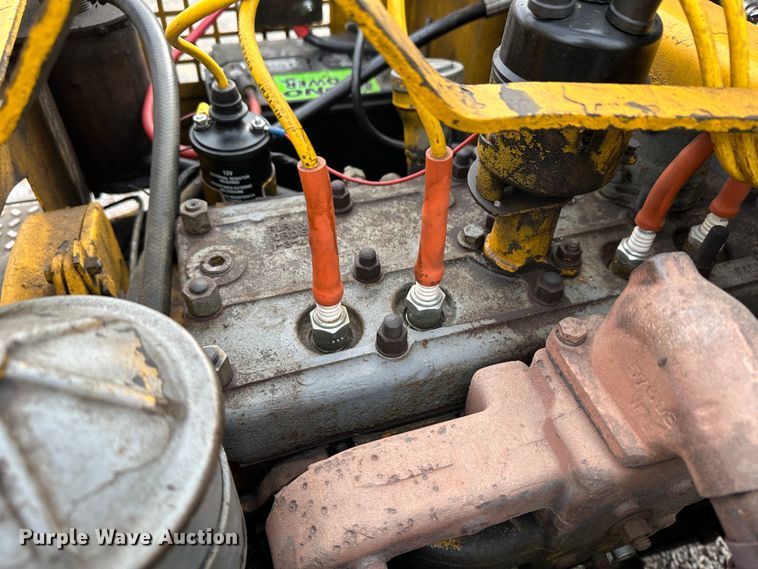 image for item LT9420 Towmotor 501P  forklift