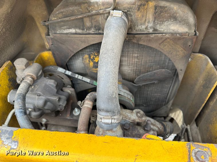 image for item LT9420 Towmotor 501P  forklift