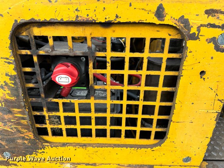 image for item LT9420 Towmotor 501P  forklift