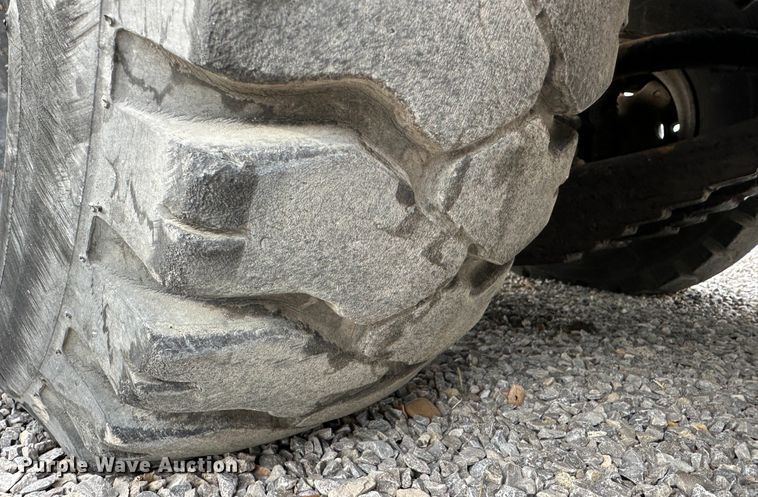 image for item LT9420 Towmotor 501P  forklift