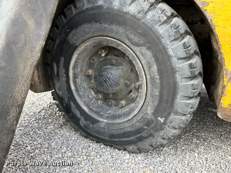 image for item LT9420 Towmotor 501P  forklift