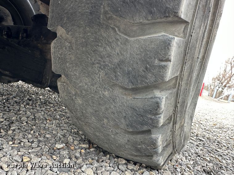 image for item LT9420 Towmotor 501P  forklift