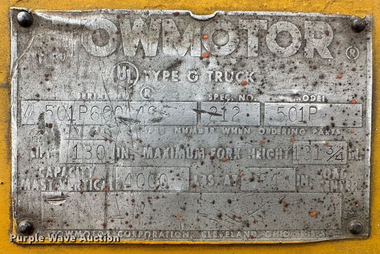 image for item LT9420 Towmotor 501P  forklift