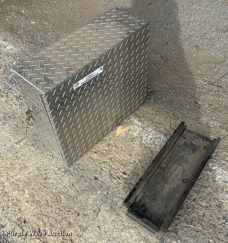 image for item LT9421 Toolbox