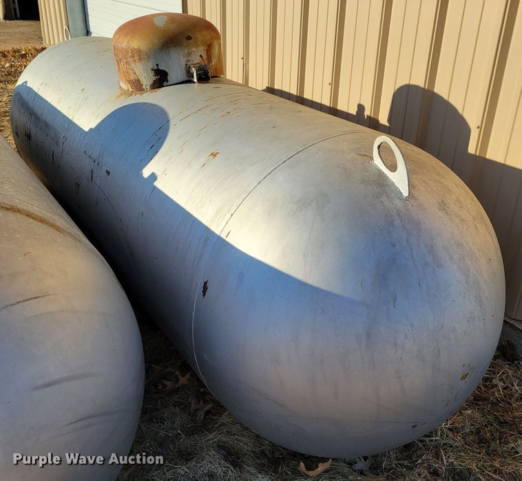 image for item LX9296 (2) 500 gallon propane tanks