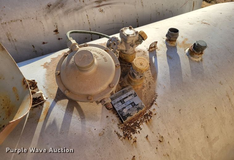 image for item LX9296 (2) 500 gallon propane tanks