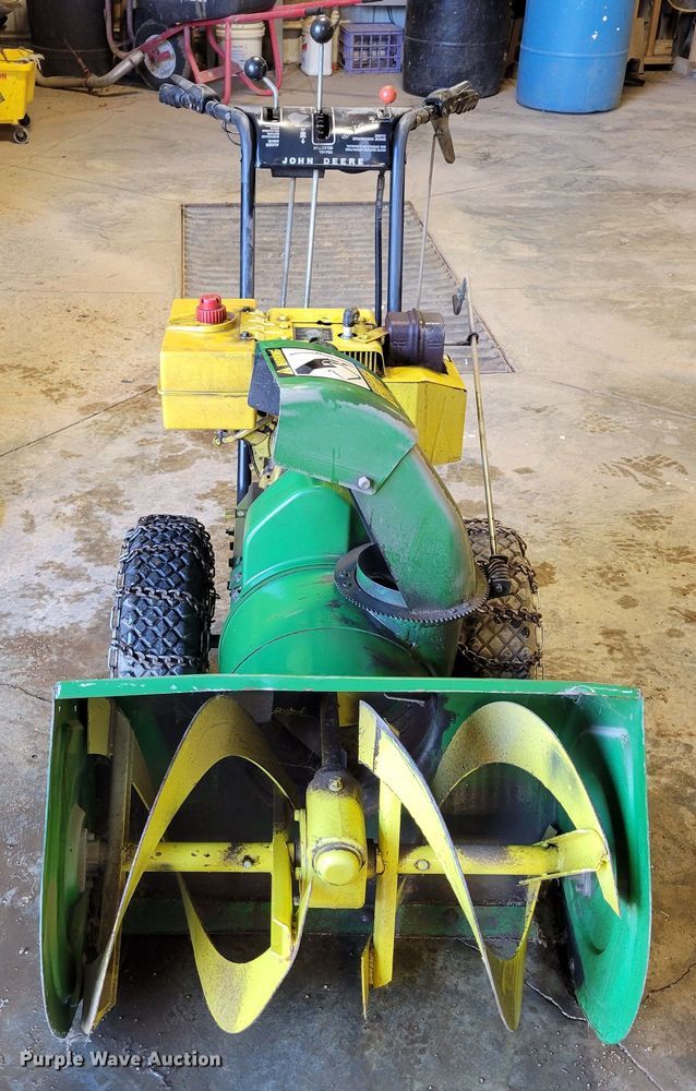 image for item LX9297 John Deere 826  snow blower