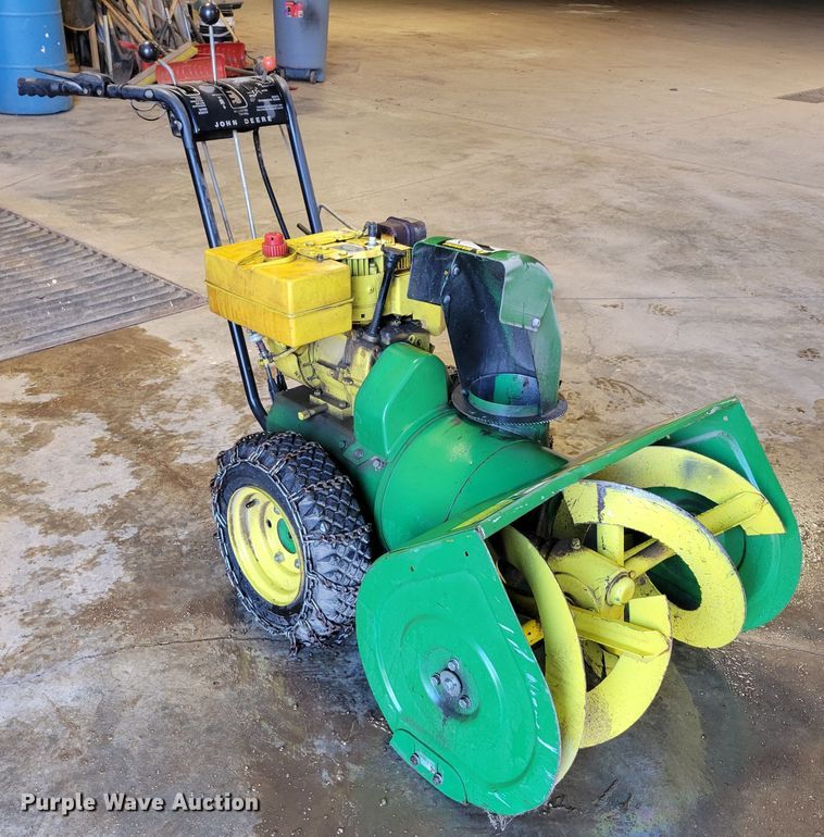 image for item LX9297 John Deere 826  snow blower