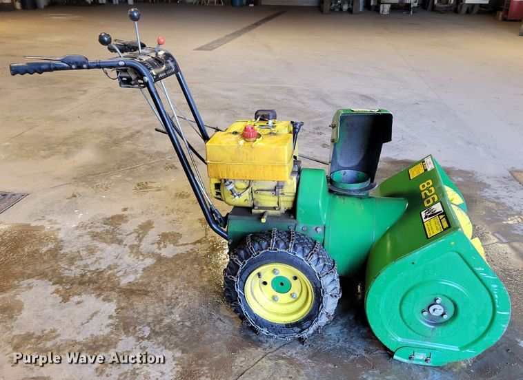 image for item LX9297 John Deere 826  snow blower