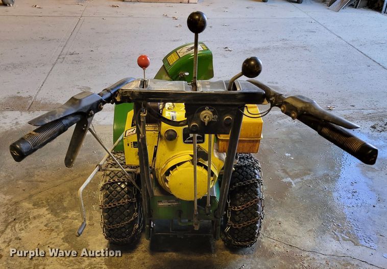 image for item LX9297 John Deere 826  snow blower