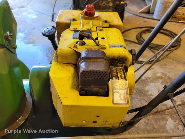 image for item LX9297 John Deere 826  snow blower