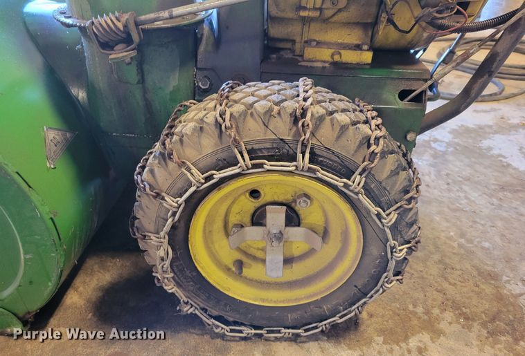 image for item LX9297 John Deere 826  snow blower