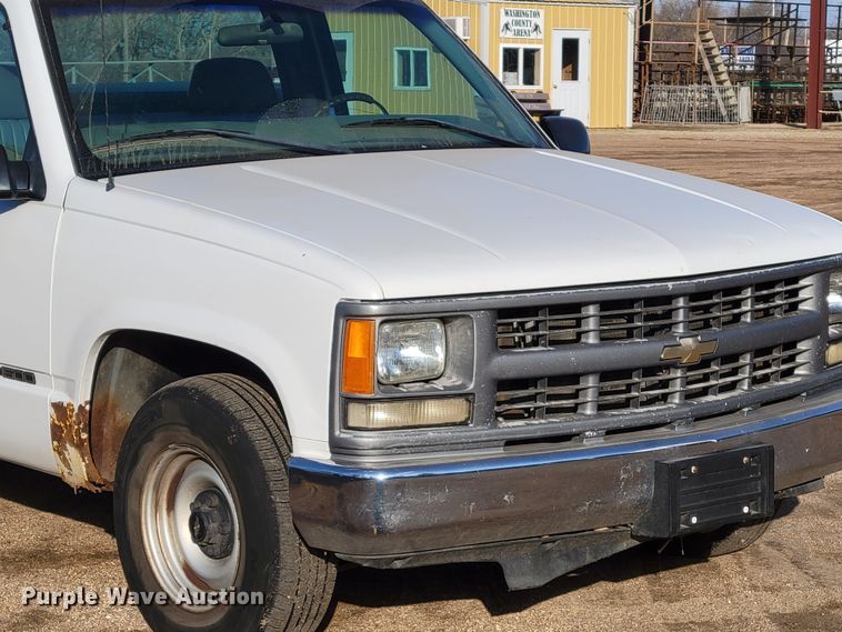 image for item LX9300 1998 Chevrolet C1500  pickup truck