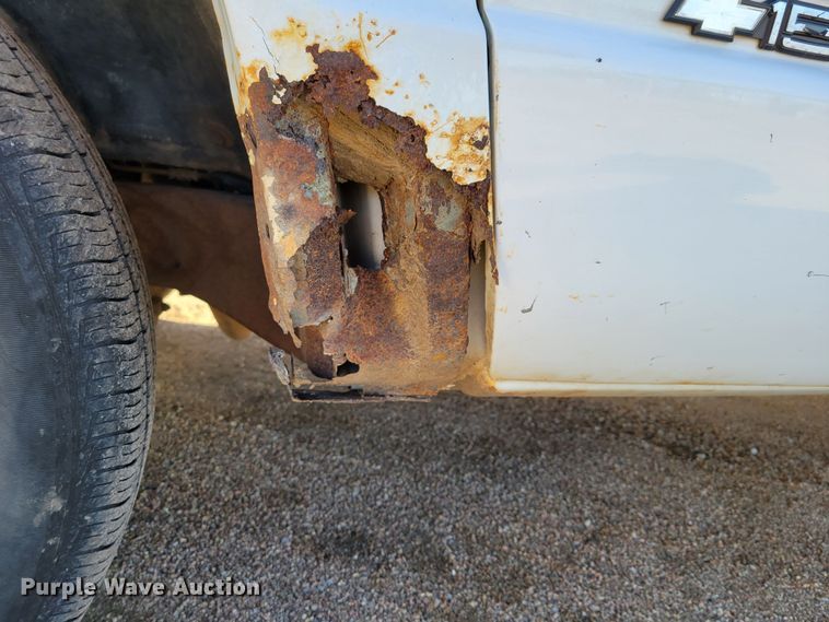 image for item LX9300 1998 Chevrolet C1500  pickup truck