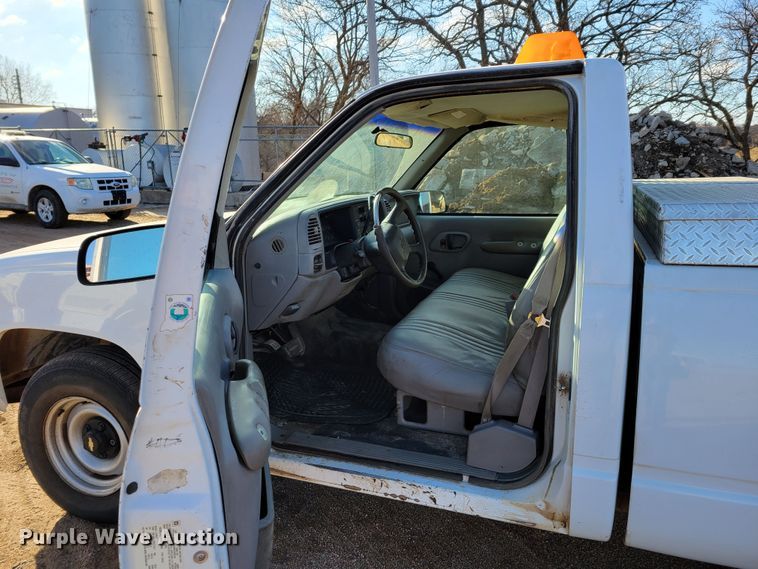 image for item LX9300 1998 Chevrolet C1500  pickup truck