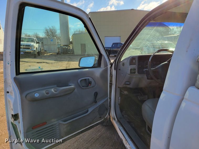 image for item LX9300 1998 Chevrolet C1500  pickup truck