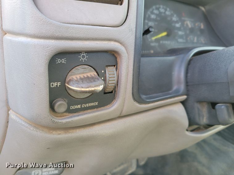 image for item LX9300 1998 Chevrolet C1500  pickup truck