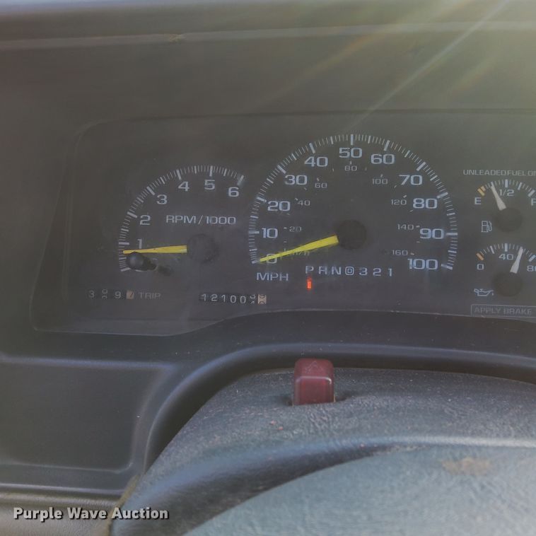 image for item LX9300 1998 Chevrolet C1500  pickup truck