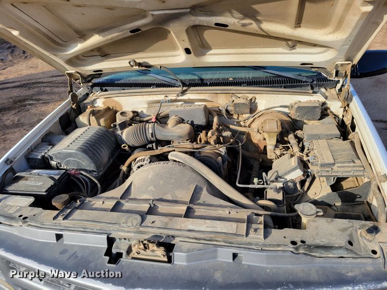 image for item LX9300 1998 Chevrolet C1500  pickup truck